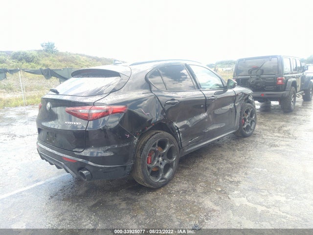 2022 Alfa Romeo Stelvio, VIN: ZASPAKBN9N7D33321