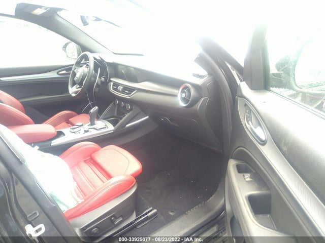 2022 Alfa Romeo Stelvio, VIN: ZASPAKBN9N7D33321