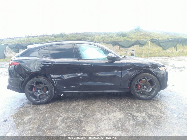 2022 Alfa Romeo Stelvio, VIN: ZASPAKBN9N7D33321