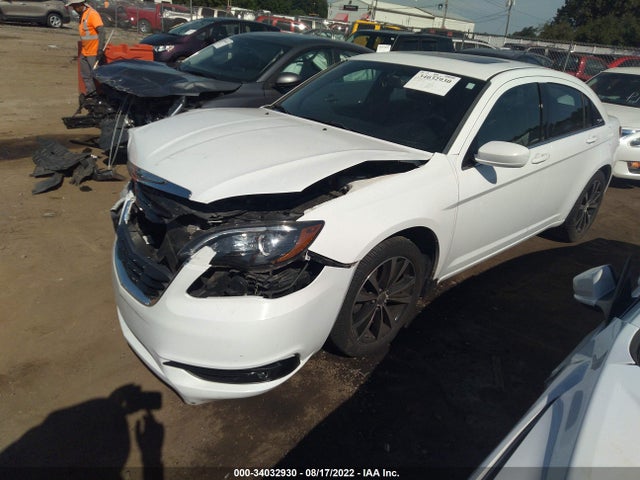 Chrysler 200 Limited 2013 1C3CCBCG9DN747375 Image 2
