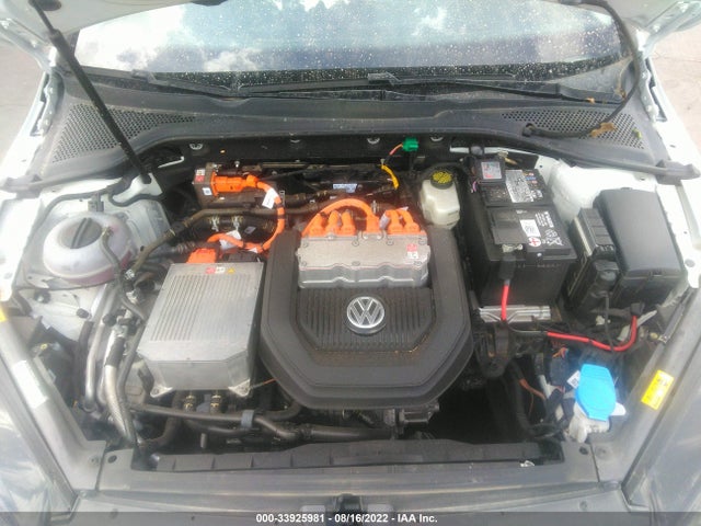 2016 Volkswagen Golf, VIN: WVWPP7AU8GW916856
