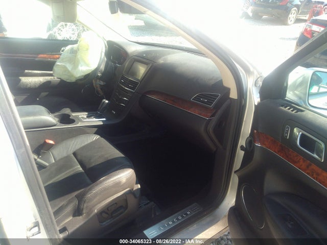 2019 Lincoln MKT, VIN: 2LMHJ5AT3KBL01417
