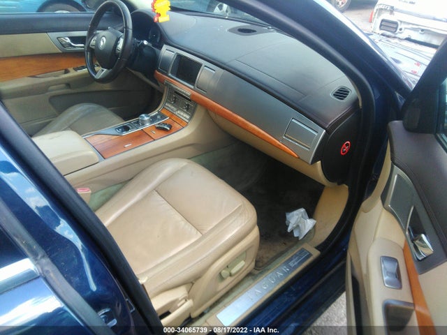 Jaguar XF 2010 SAJWA0FA4AHR58490 Image 6