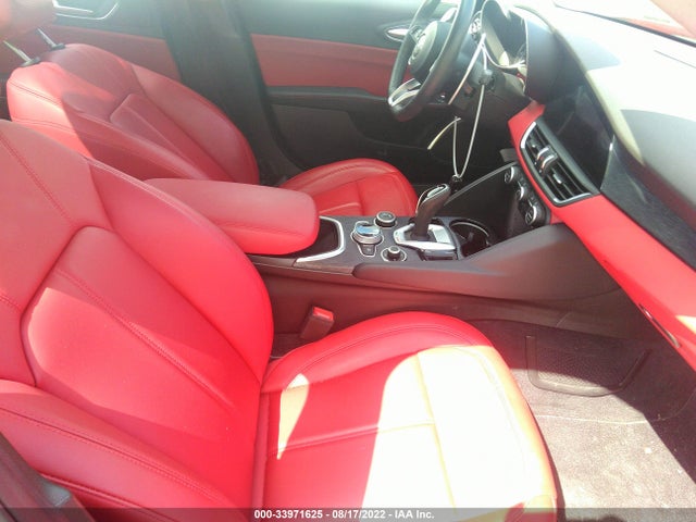 2021 Alfa Romeo Giulia, VIN: ZARFAMAN1M7641833
