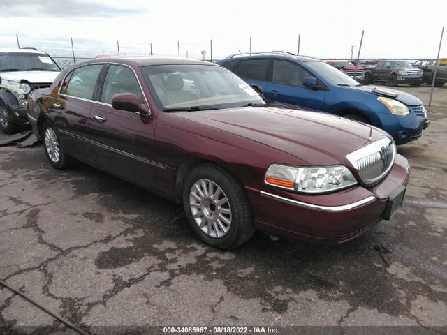 Lincoln Town Car Signature 2004 1LNHM81W84Y613866 main image