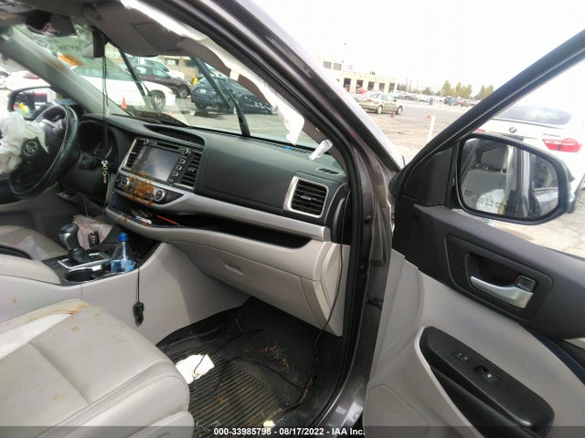 2017 Toyota Highlander, VIN: 5TDJGRFH0HS035101