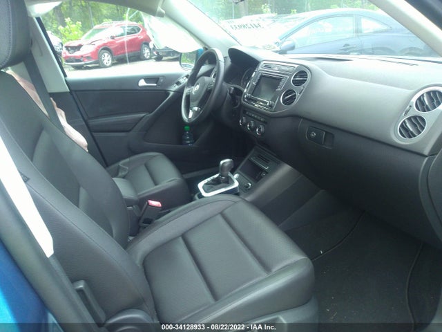 2017 VOLKSWAGEN TIGUAN VIN: WVGAV7AX4HK021407