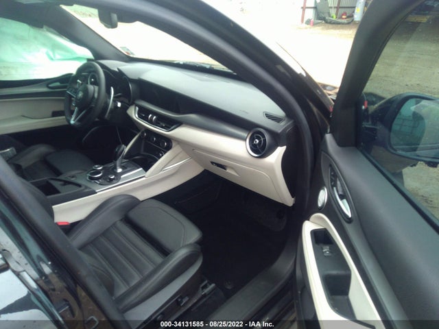 2019 Alfa Romeo Stelvio, VIN: ZASPAKBN5K7C29940