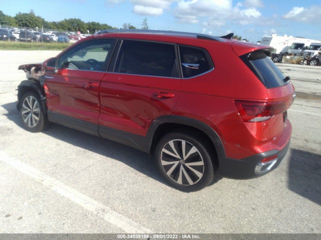 2022 Volkswagen Taos, VIN: 3VVLX7B24NM063138