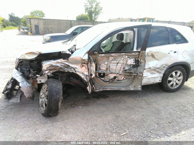 2011 KIA SORENTO LX VIN: 5XYKTCA11BG010798