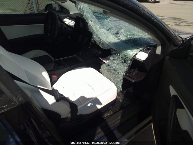 2021 TESLA MODEL 3 5YJ3E1EB4MF860540 Photo 4