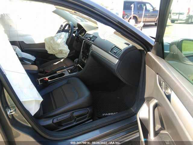1VWLA7A31KC000678 Volkswagen Passat 2.0t Wolfsburg Edition
