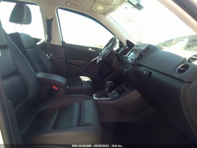 WVGBV7AX8HK002329 Volkswagen TIGUAN S