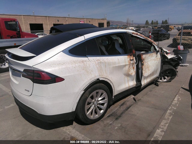 2018 Tesla Model X, VIN: 5YJXCDE28JF122826