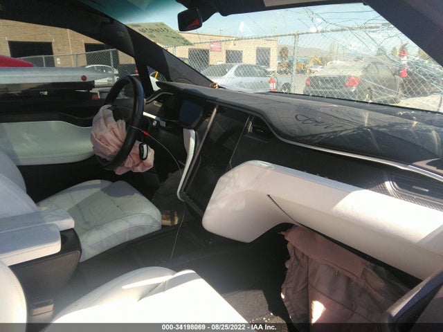 2018 Tesla Model X, VIN: 5YJXCDE28JF122826