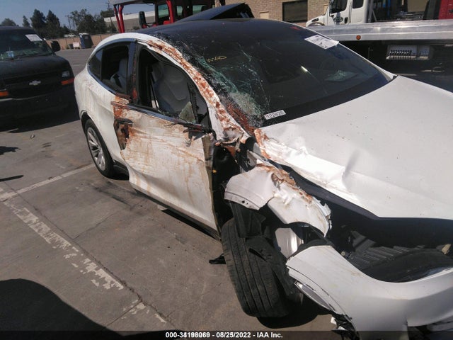 2018 Tesla Model X, VIN: 5YJXCDE28JF122826