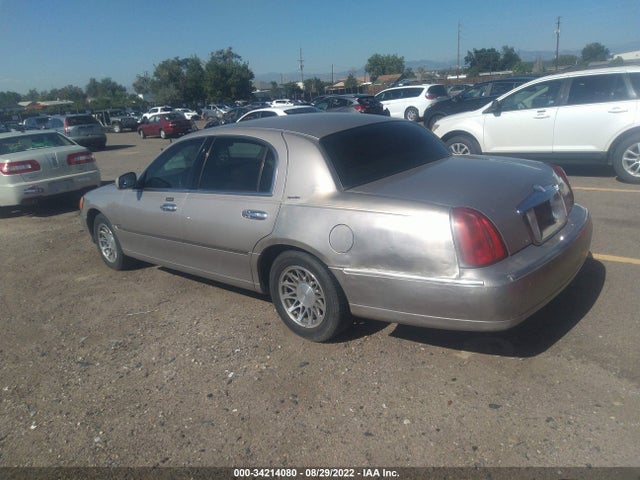 Lincoln Town Car Sig. 2002 1LNHM82W32Y626102 Image 5