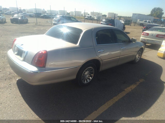 Lincoln Town Car Sig. 2002 1LNHM82W32Y626102 Image 6