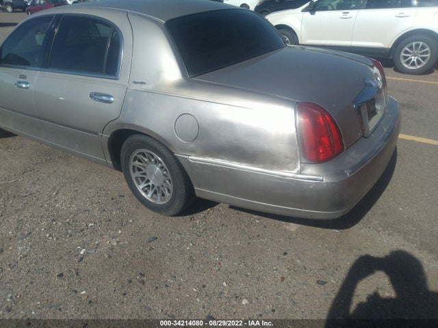 Lincoln Town Car Sig. 2002 1LNHM82W32Y626102 Image 8