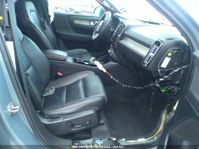 2020 Volvo XC40, VIN: YV4162ULXL2174585