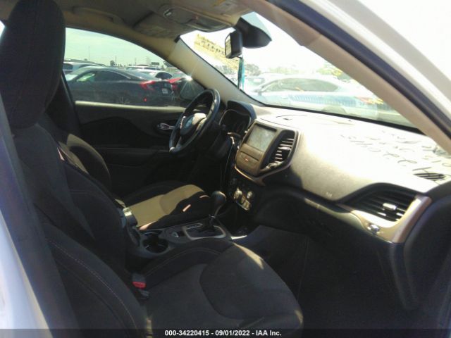 1C4PJLCB0FW694334 Jeep Cherokee Latitude