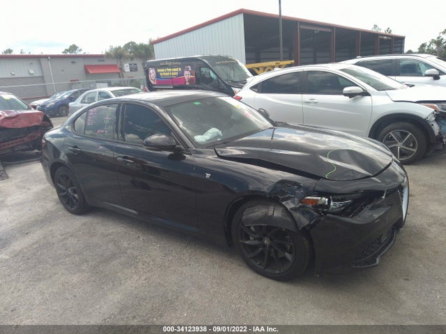 2022 Alfa Romeo Giulia, VIN: ZARFAMBN6N7654271