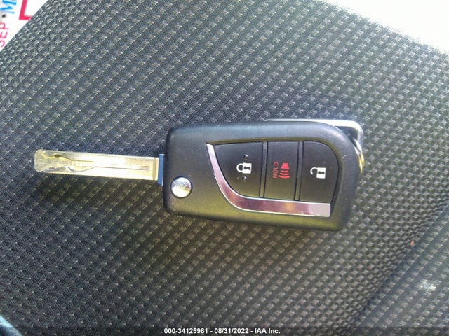 Toyota RAV4 LE 2019 JTMF1RFV1KJ024299 Image 3