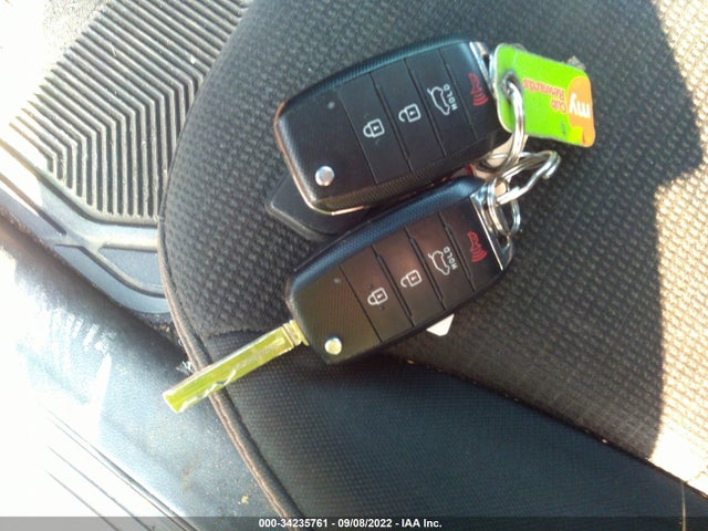 2015 KIA SORENTO LX VIN: 5XYKTDA64FG558382
