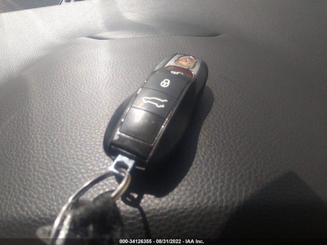2016 Porsche Cayenne, VIN: WP1AE2A27GLA63704