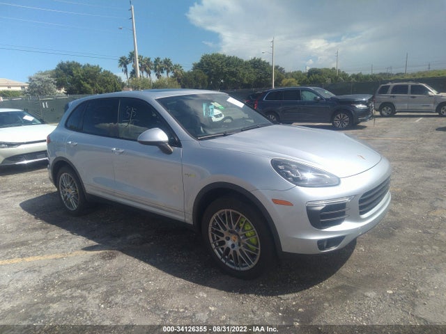 2016 Porsche Cayenne, VIN: WP1AE2A27GLA63704