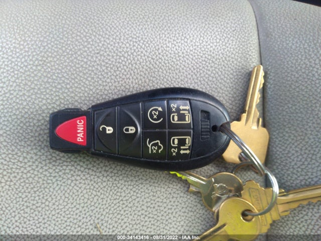 2A4RR8DG4BR704370 Chrysler Town & Country Touring-l
