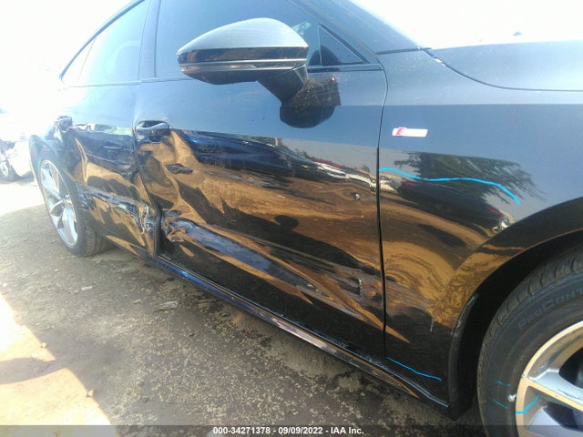 2021 Audi A7, VIN: WAUV2AF26MN039423