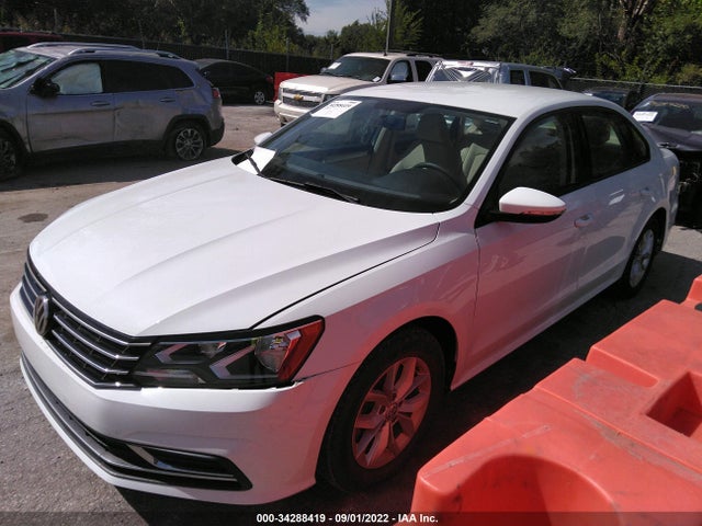 1VWAA7A30JC018742 Volkswagen Passat 2.0t S/r-line