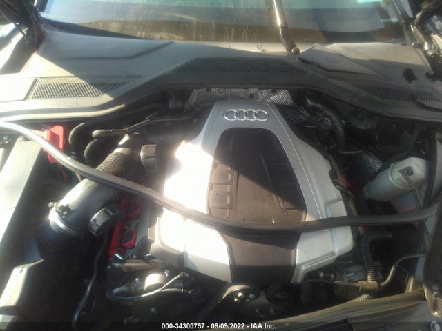 2015 Audi A8, VIN: WAUJGAFD2FN040105