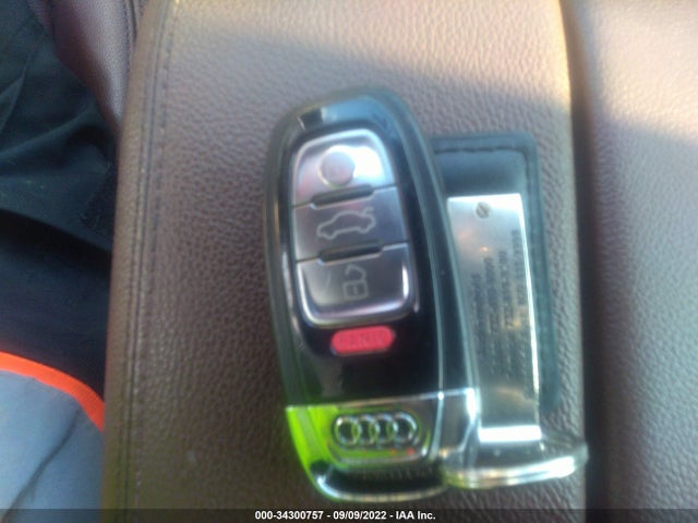 2015 Audi A8, VIN: WAUJGAFD2FN040105