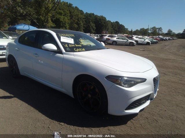 2018 Alfa Romeo Giulia, VIN: ZARFAEEN1J7571889