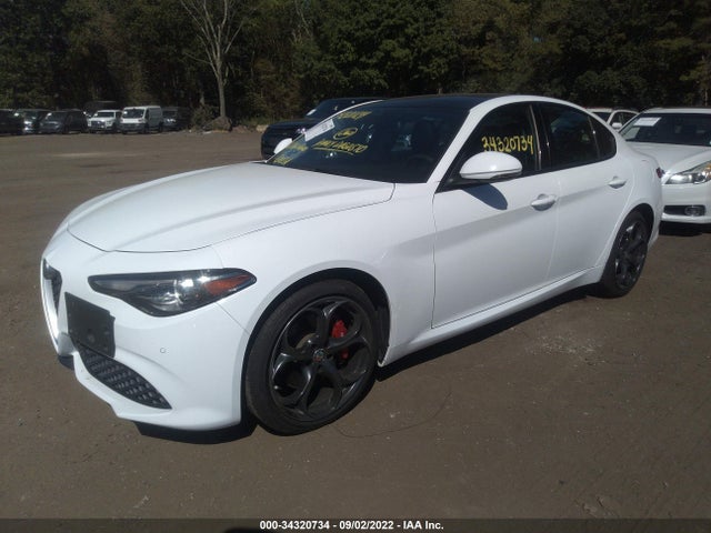 2018 Alfa Romeo Giulia, VIN: ZARFAEEN1J7571889