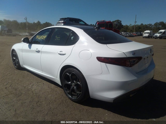2018 Alfa Romeo Giulia, VIN: ZARFAEEN1J7571889