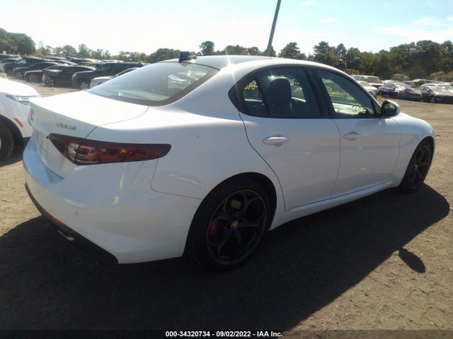 2018 Alfa Romeo Giulia, VIN: ZARFAEEN1J7571889