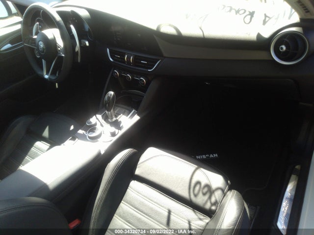 2018 Alfa Romeo Giulia, VIN: ZARFAEEN1J7571889