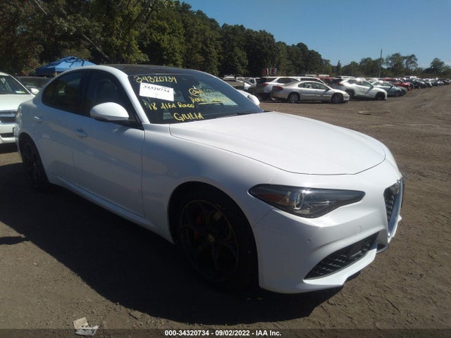 2018 Alfa Romeo Giulia, VIN: ZARFAEEN1J7571889