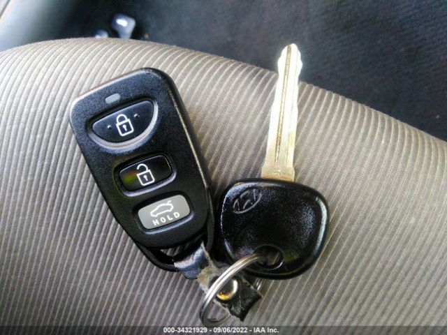 Hyundai ELANTRA SE 2018 5NPD74LF7JH314334 Image 3