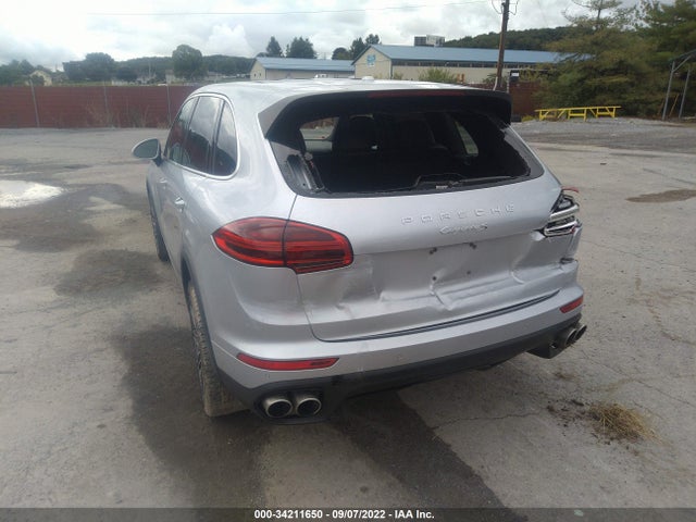 2017 Porsche Cayenne, VIN: WP1AB2A23HLA51527