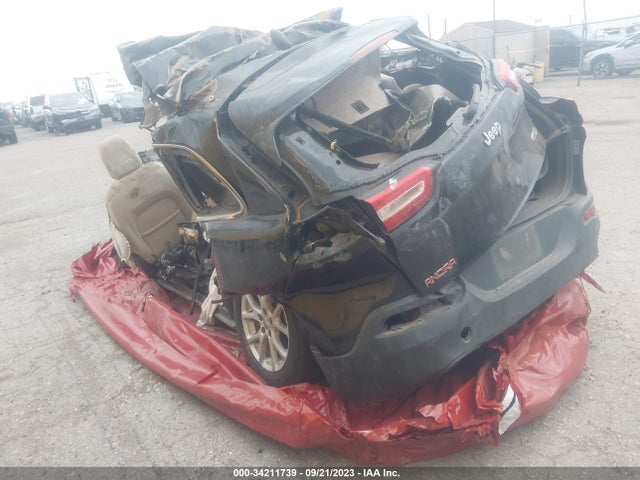 1C4PJLCB7GW230670 Jeep Cherokee Latitude