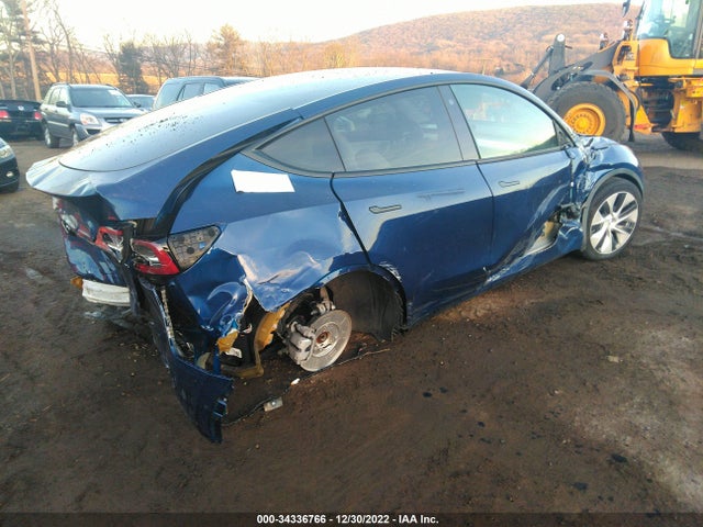 Tesla Model Y 2021 5YJYGDEE1MF228851 Image 4
