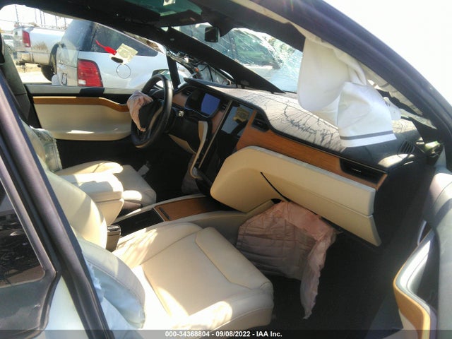 2019 Tesla Model X, VIN: 5YJXCAE28KF197560
