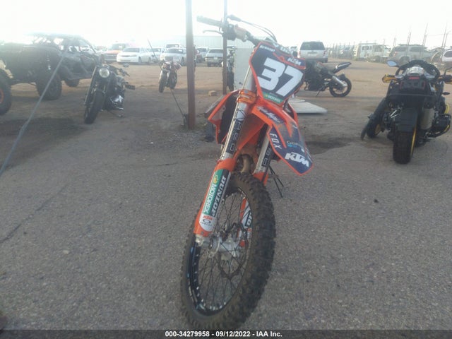 2022 KTM 350 SX-F VIN: VBKSXN435NM221680
