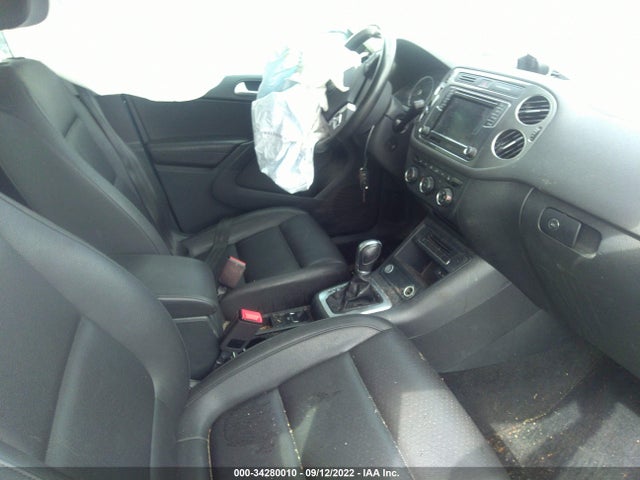 WVGBV7AX8HK018952 Volkswagen TIGUAN