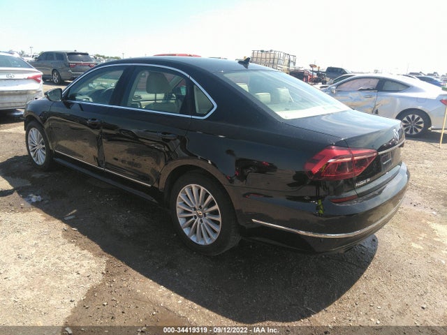 2017 Volkswagen Passat, VIN: 1VWBT7A34HC052580