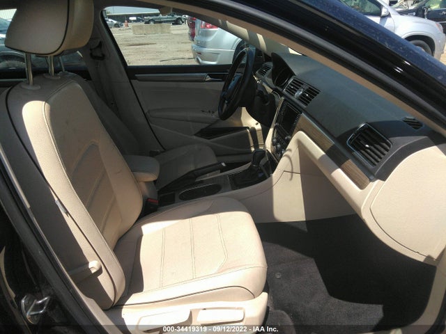 2017 Volkswagen Passat, VIN: 1VWBT7A34HC052580